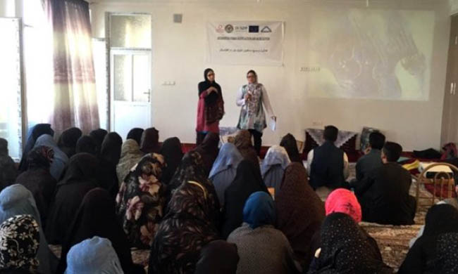 ازدواج زير سن قانوني دختران، موضوع کمپاين زنان براي تغييردر هرات